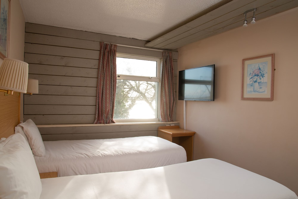 Twin Room with River View - Photo 3