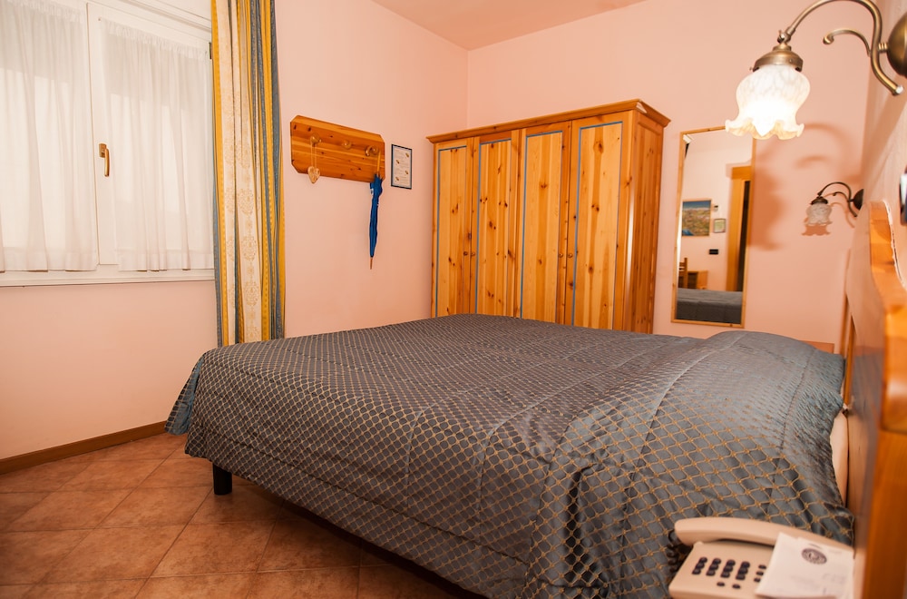 Basic Double Room photo 3