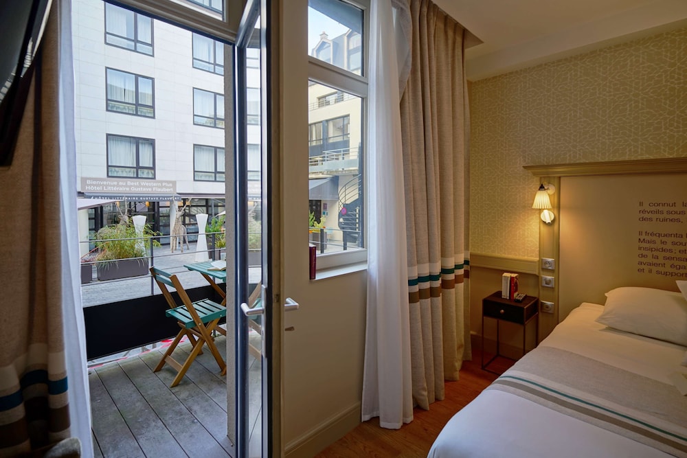 Executive Room, 1 King Bed, Non Smoking, Terrace - Photo 3