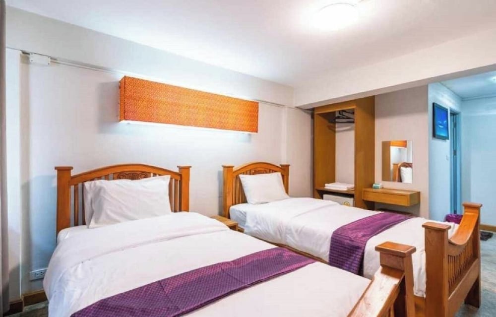 Basic Twin Room, City View photo 2