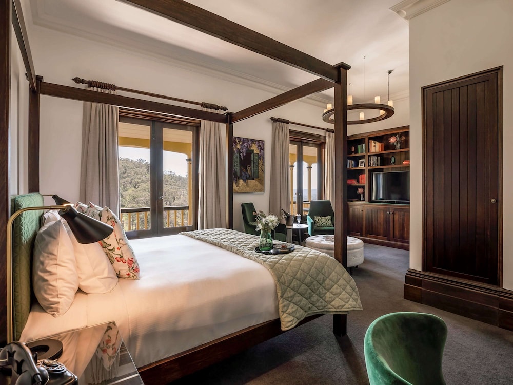 Piccadilly Wing Valley View Room