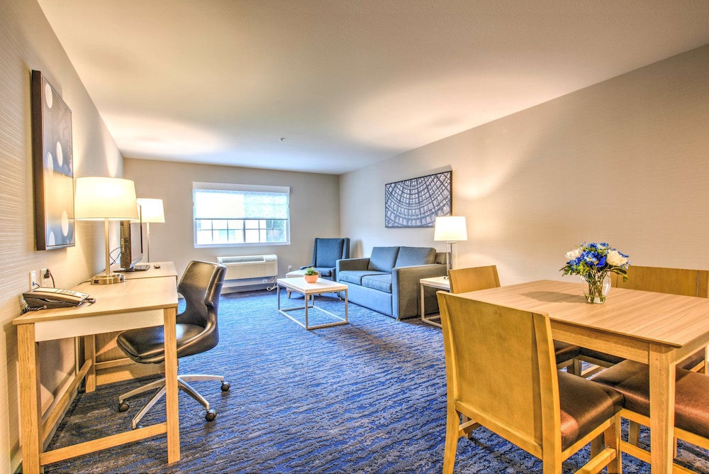 Suite, Multiple Beds, Non Smoking, Refrigerator & Microwave (with Sofabed) photo 2
