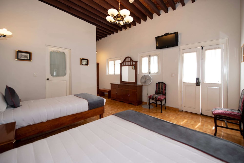 Standard Triple Room (2 queen bed) - Photo 3