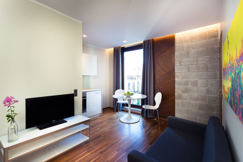 APARTMENT 7, 1 Bedroom with Bath photo 3