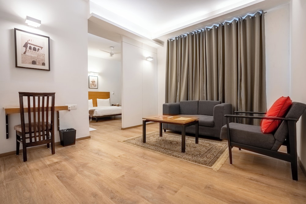 Suite - Photo 9