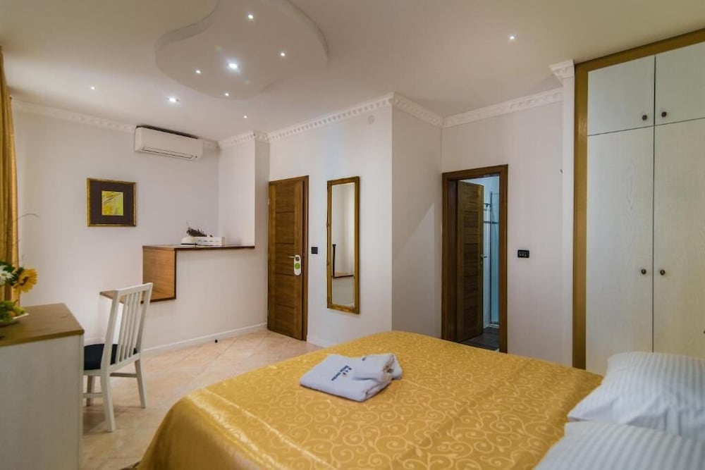 Deluxe Double or Twin Room - Photo 5