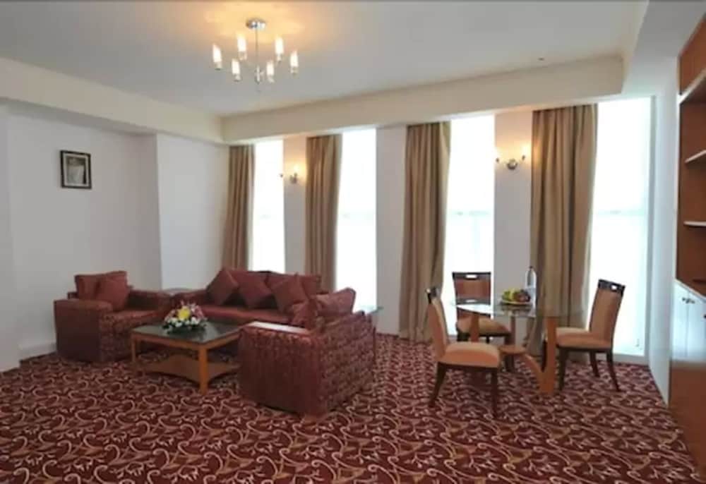 Royal Executive Suite photo 3