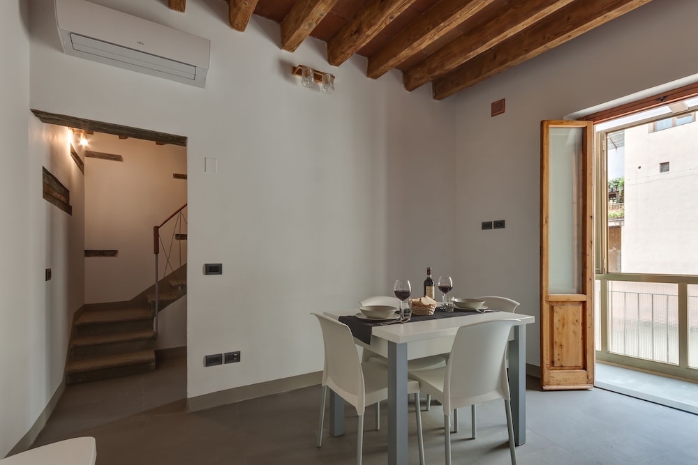 Superior Room on 3 floors, 2 Bedrooms (Uffizi1,no elevator,Via della Ninna 1) photo 2