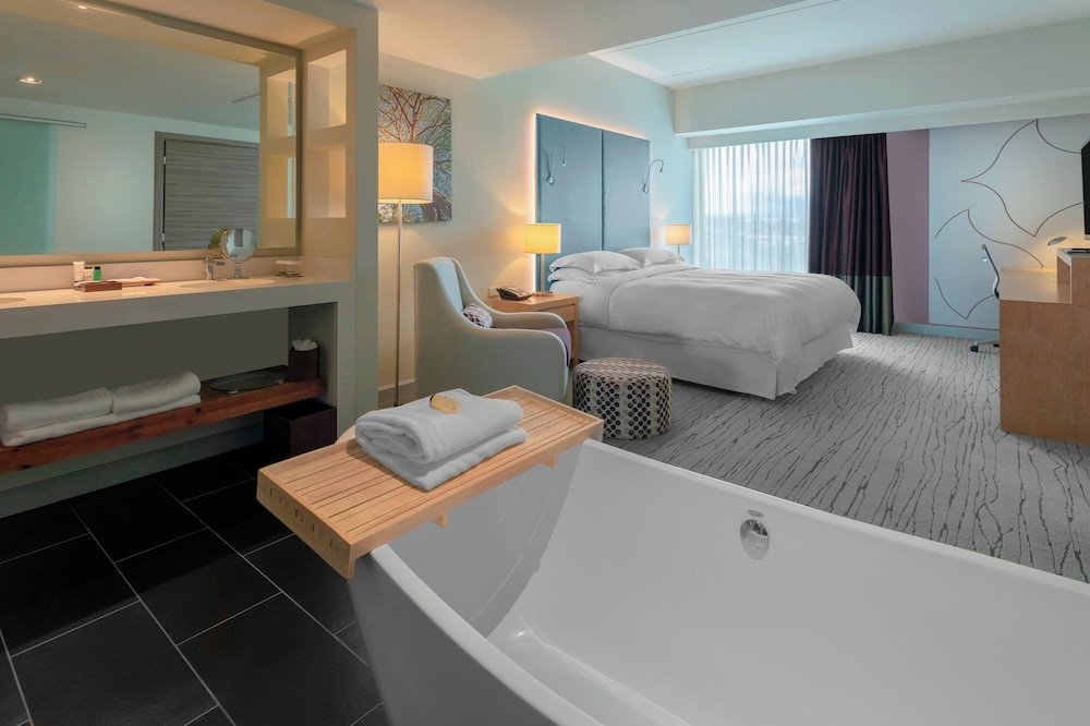 Club Room, 1 Bedroom, Bathtub (Panoramic View)