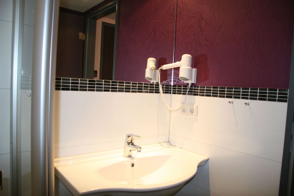 Single Room (with shower) photo 3