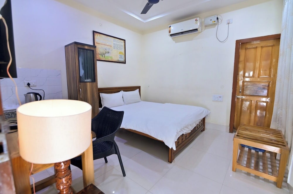 Standard Room, 1 Queen Bed