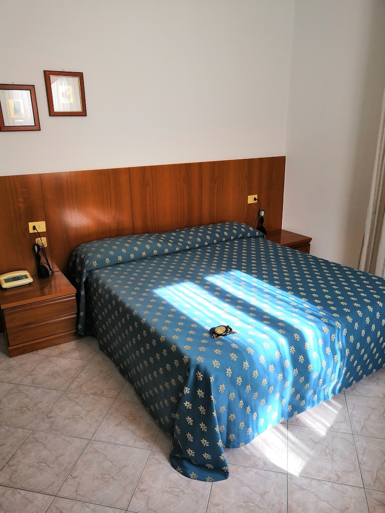 Basic Double Room photo 1