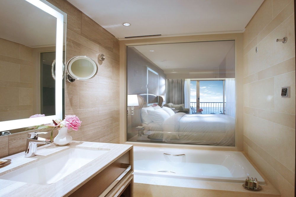 Deluxe Double Room, Ocean View (Annex Building) photo 2