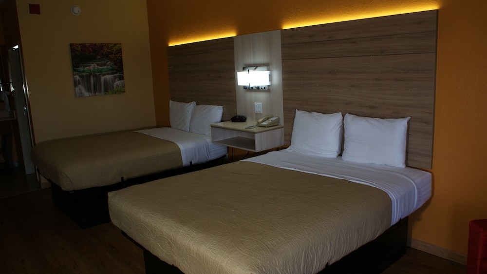 Room, 2 Queen Beds, Non Smoking - Photo 1