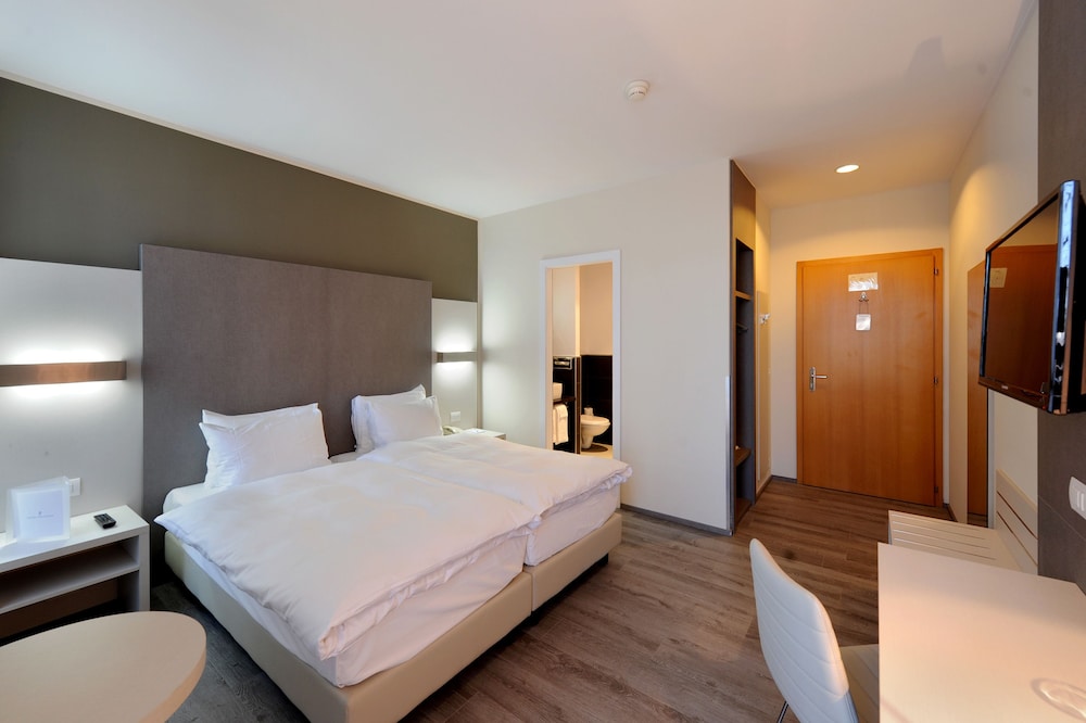 Superior Double Room, Balcony, Lake View - Photo 1