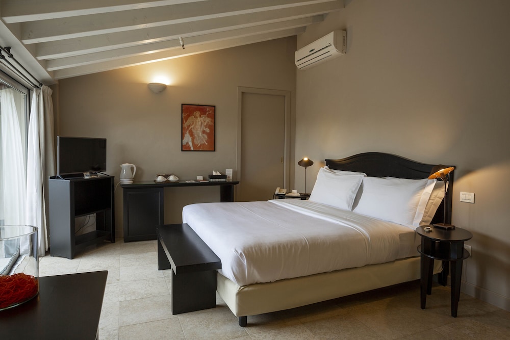 Standard Double Room Single Use photo 1
