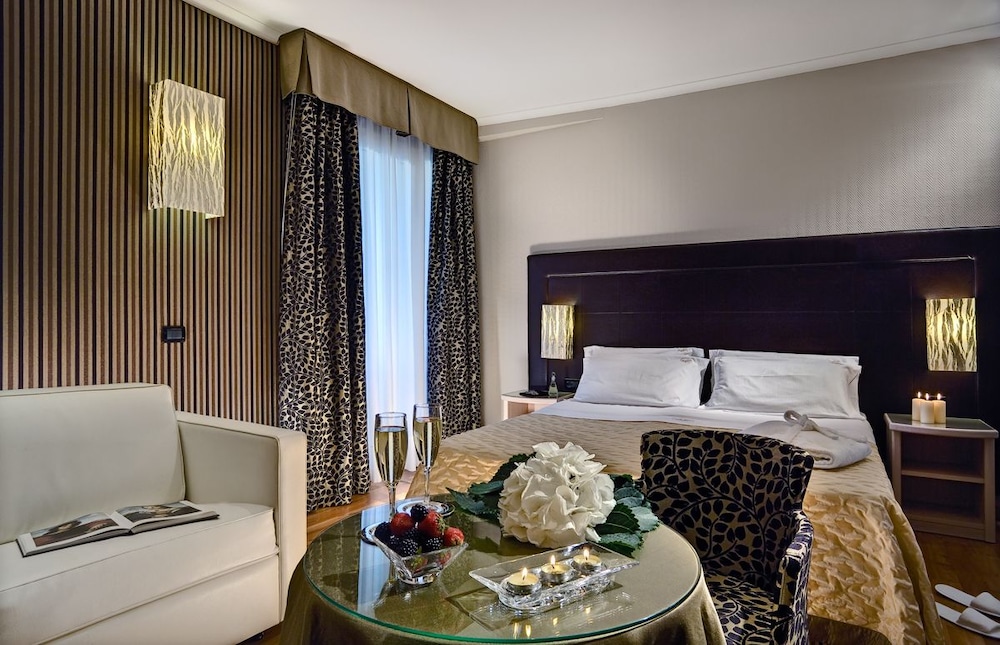 Deluxe Double or Twin Room - Photo 2
