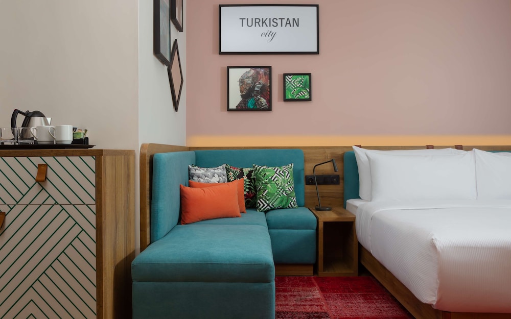 Basic Room, 1 Queen Bed, Accessible - Photo 4