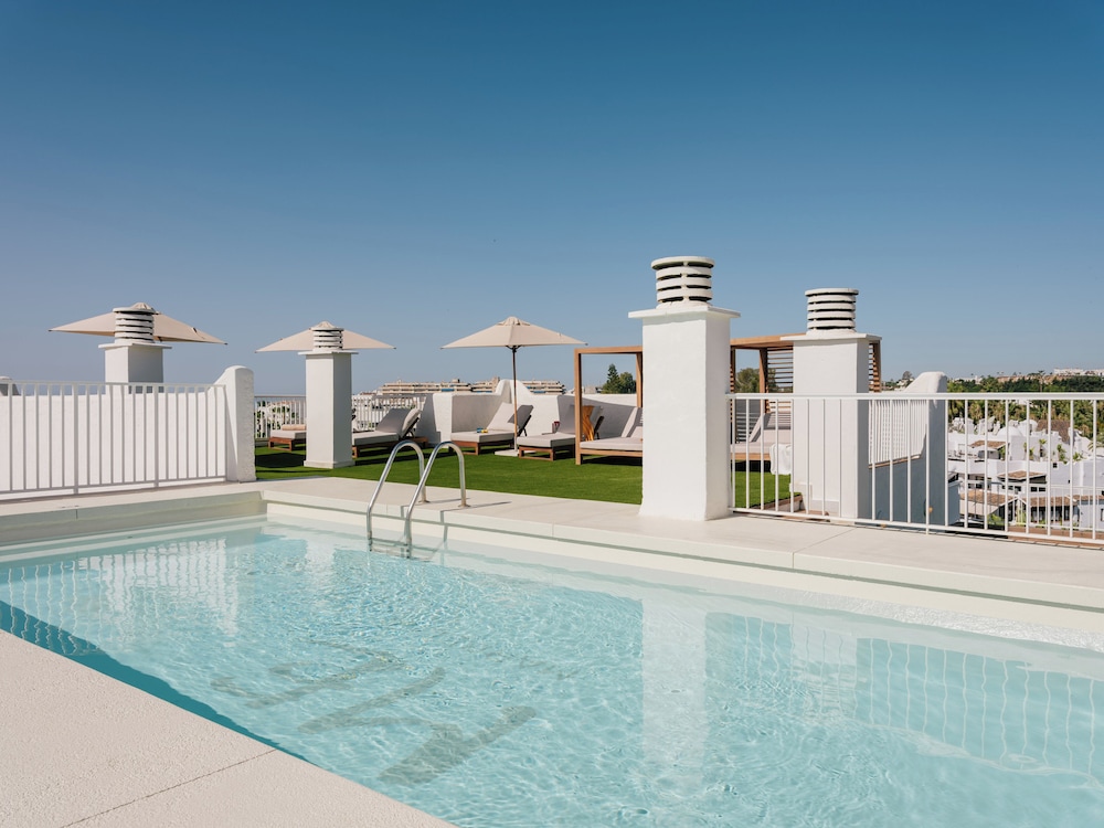 Ultimate ME+ Penthouse Private Pool (2+2)