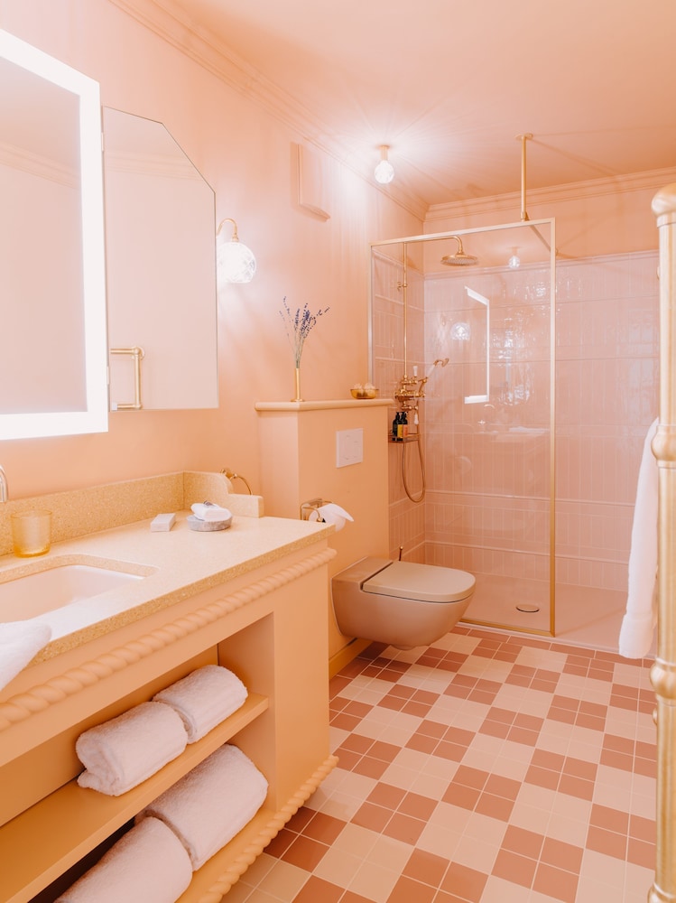 Triple Room thumbnail 5