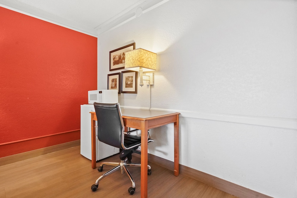 Room, 1 King Bed, Accessible, Non Smoking (Mobility/Hearing Impaired Accessible) - Photo 7