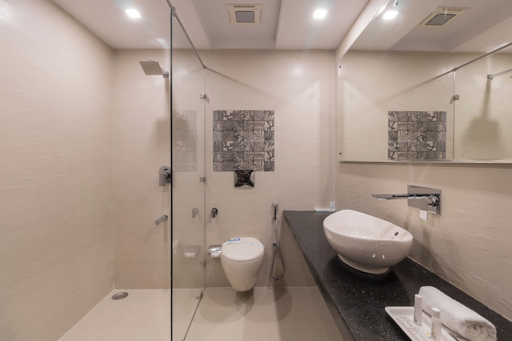 Luxe Room with Terrace - Photo 4