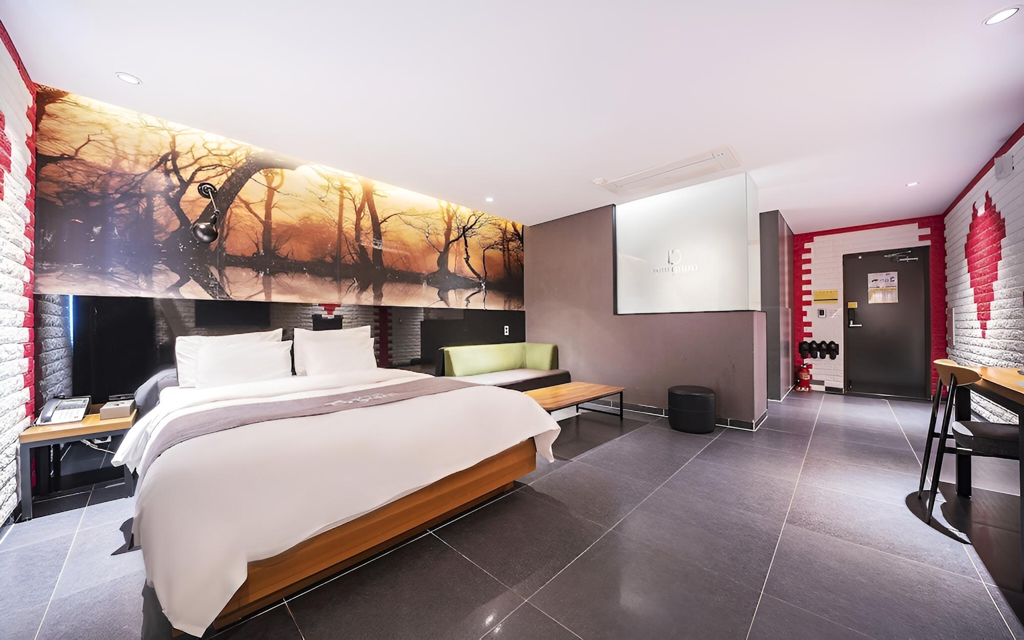 Room (Standard Room) - Photo 13