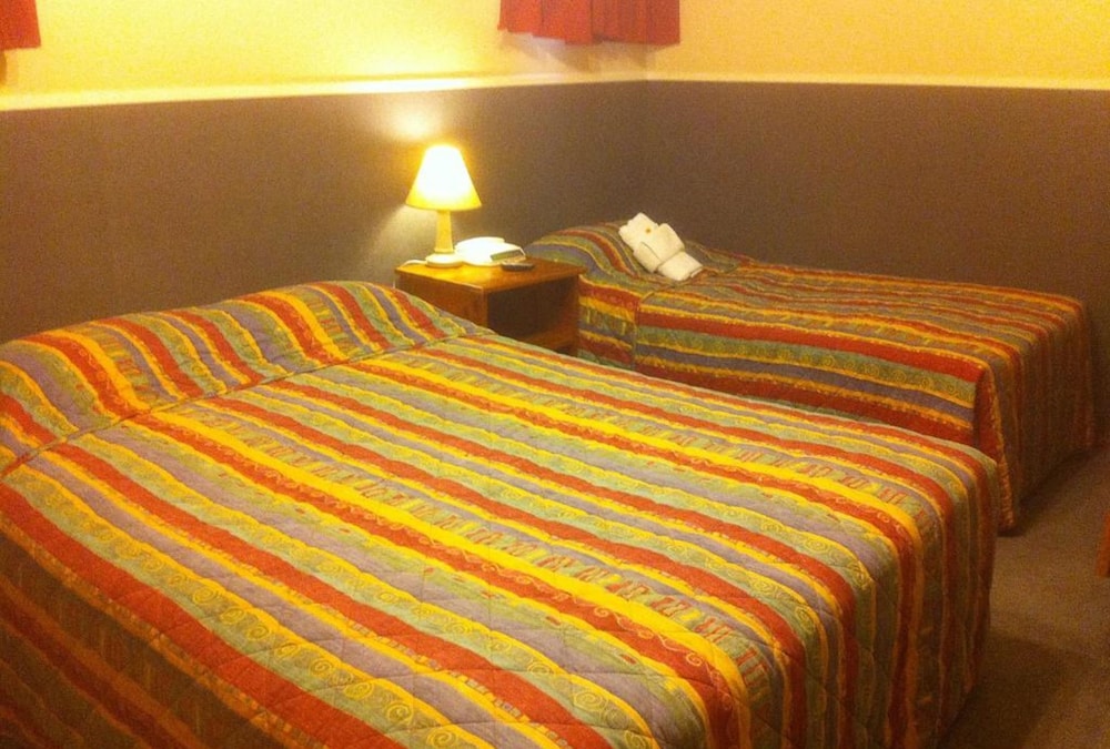 Economy Twin Room photo 2