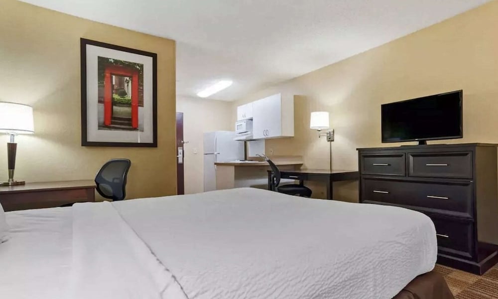Suite, 1 Queen Bed, Non Smoking (Efficiency) - Photo 12
