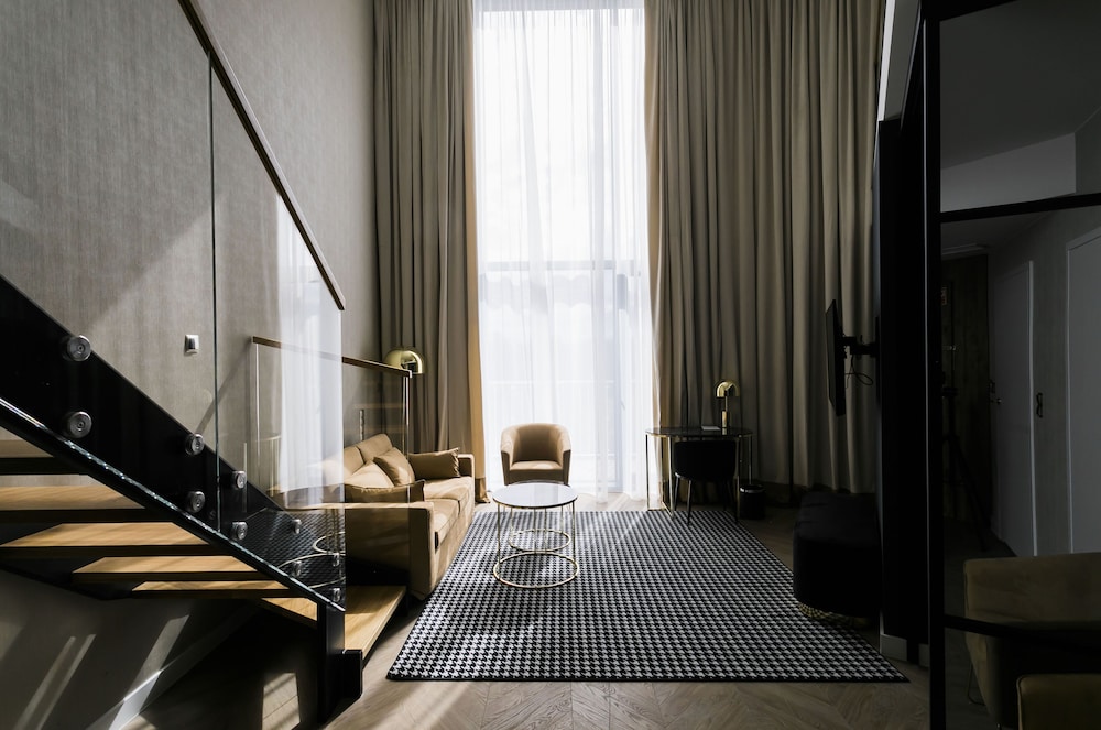 Presidential Suite, Balcony thumbnail 5
