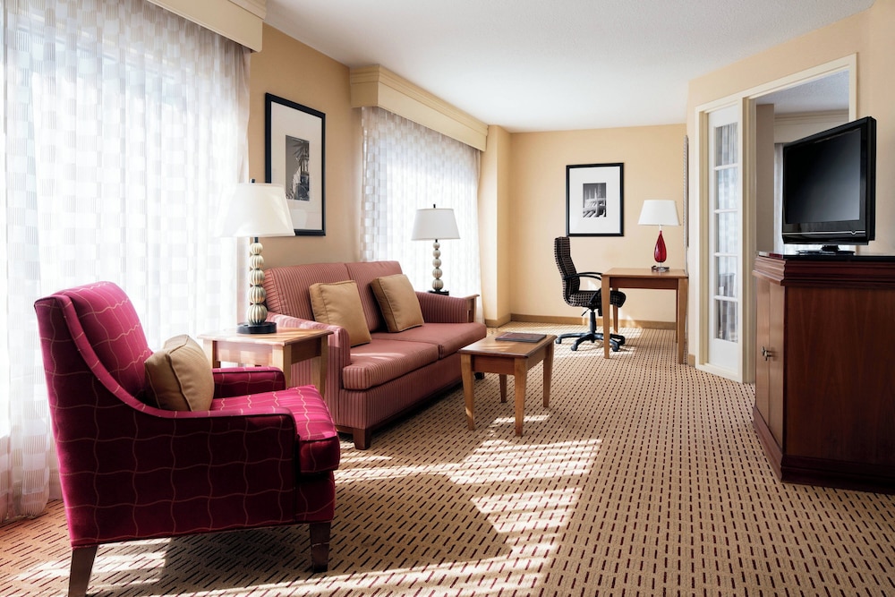 Executive Suite, 1 Bedroom - Photo 1