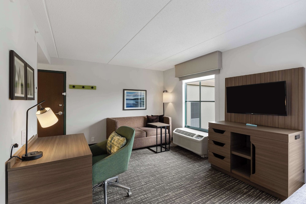 Suite, One King Bed, Non-Smoking - Photo 7