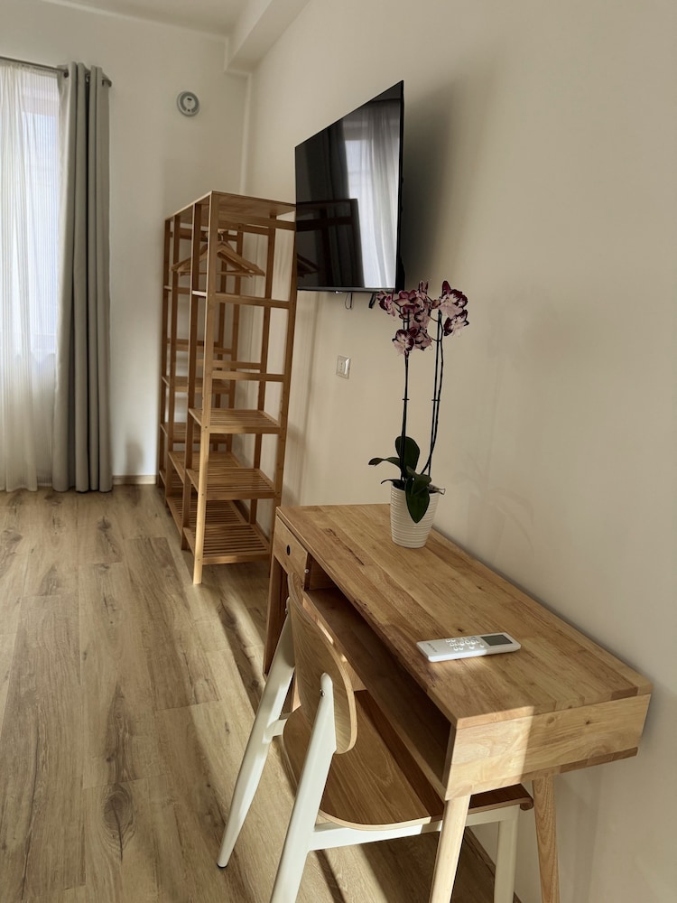 Deluxe Triple Room, Courtyard View photo 2