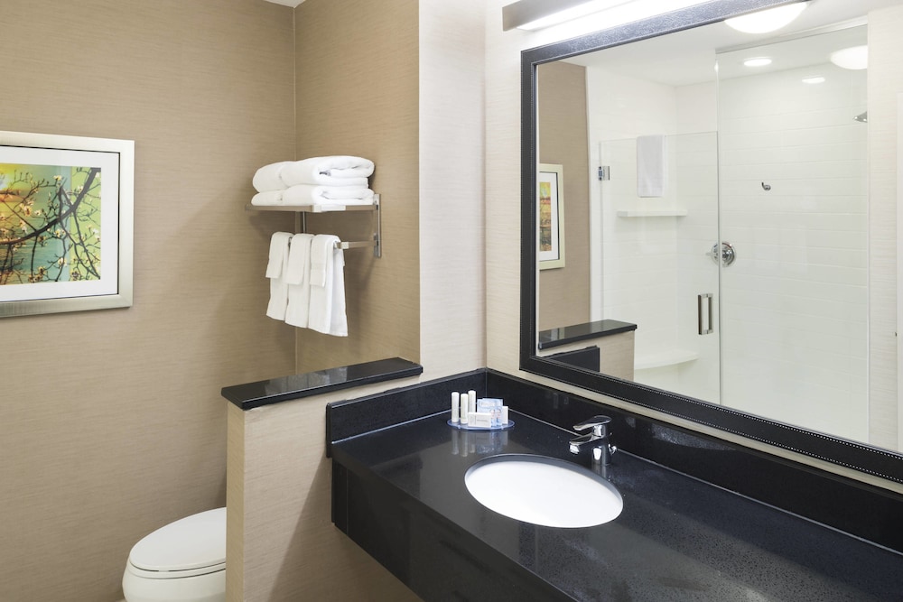 Room, 1 King Bed (Hearing Accessible)