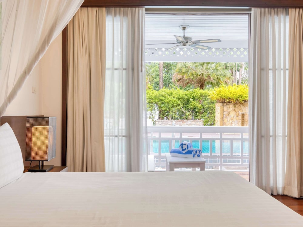 Premium Room, 1 King Bed, Pool Access