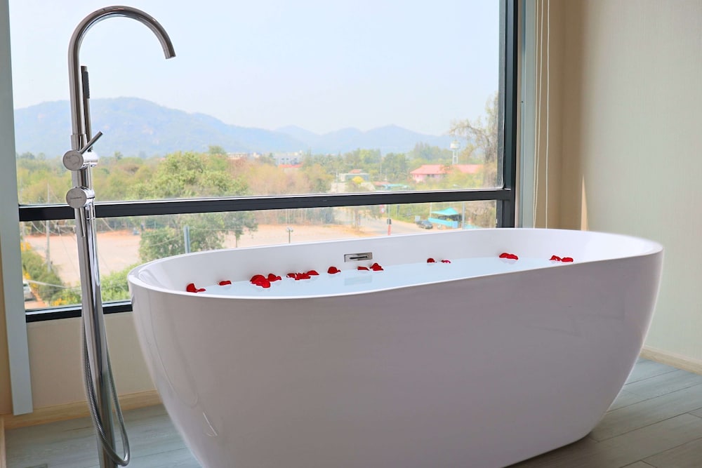 Premium Room, 2 Twin Beds (Deluxe) - Photo 6