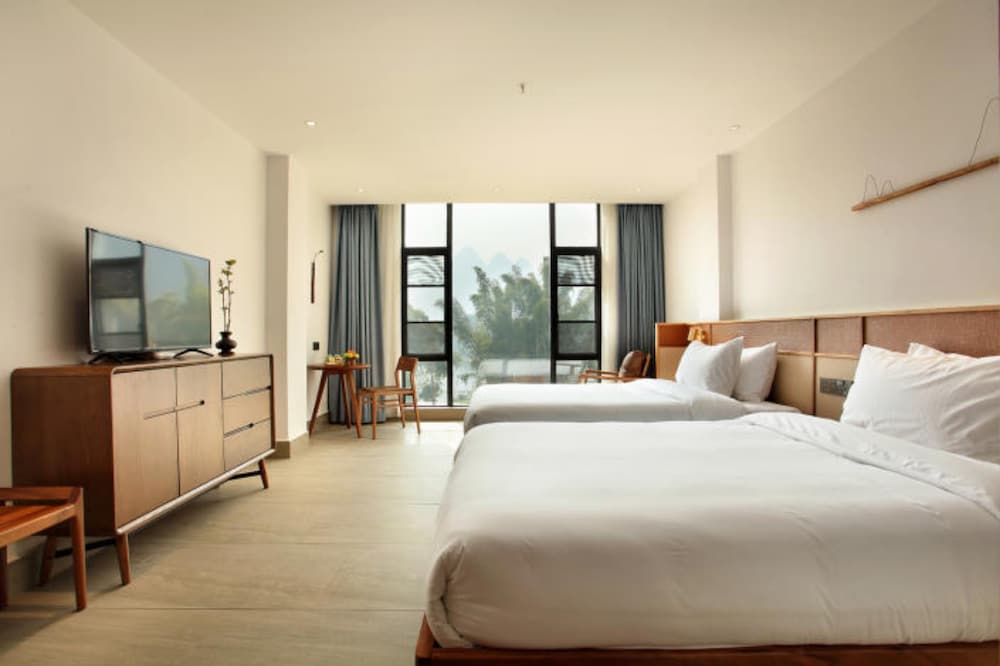 Design Twin Room, River View photo 3