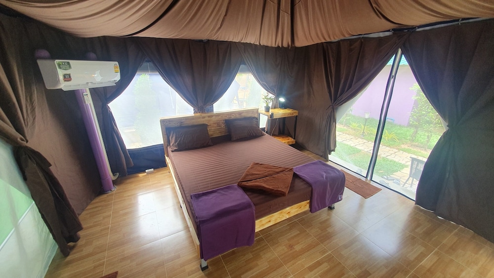 Double Tented Room - Photo 2