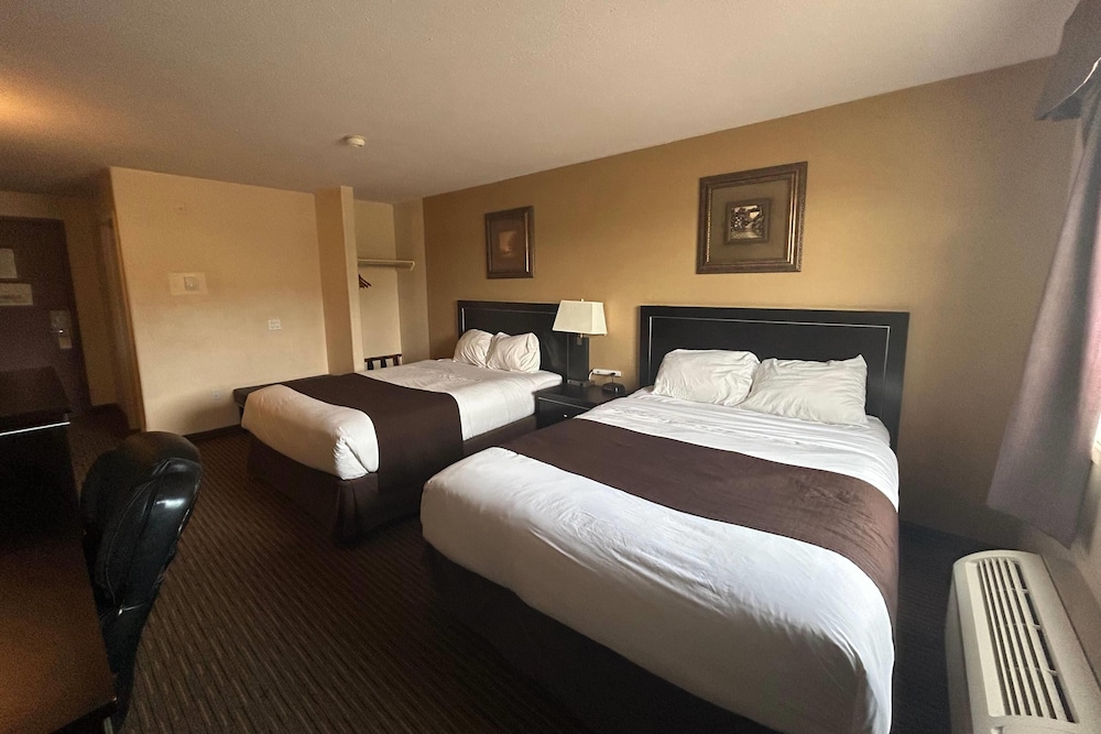 2 Queen Beds, 2-Bedroom, Suite, Non-Smoking photo 1