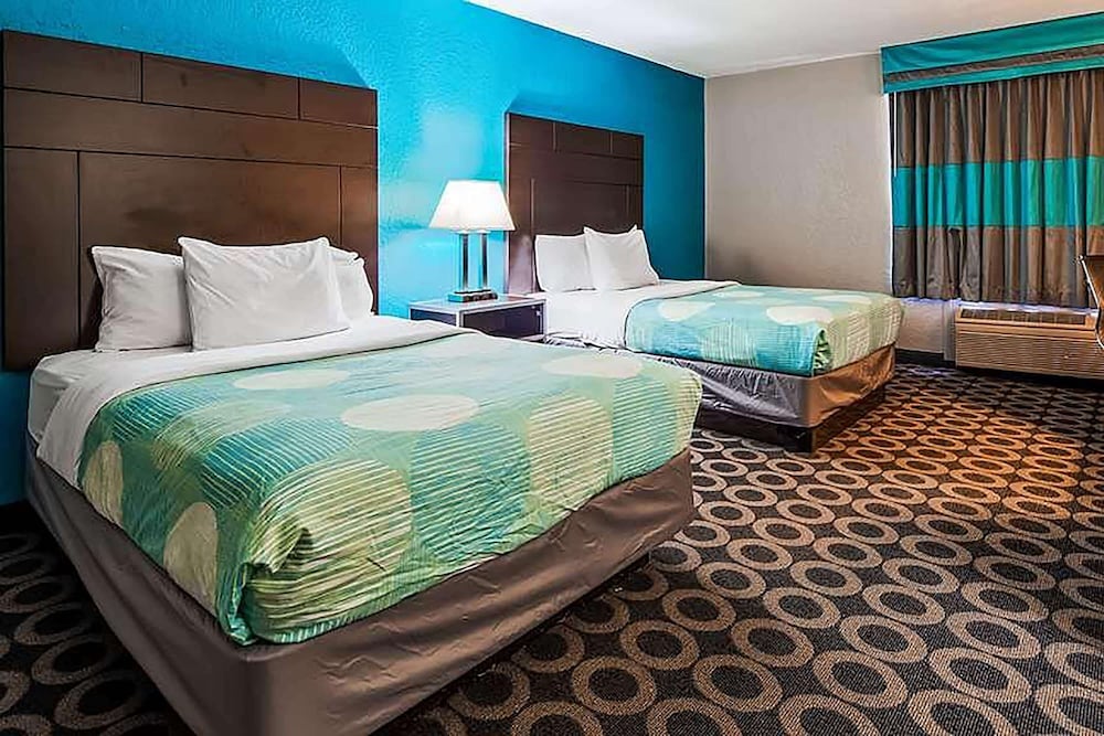 Room, 2 Double Beds, Non Smoking - Photo 4