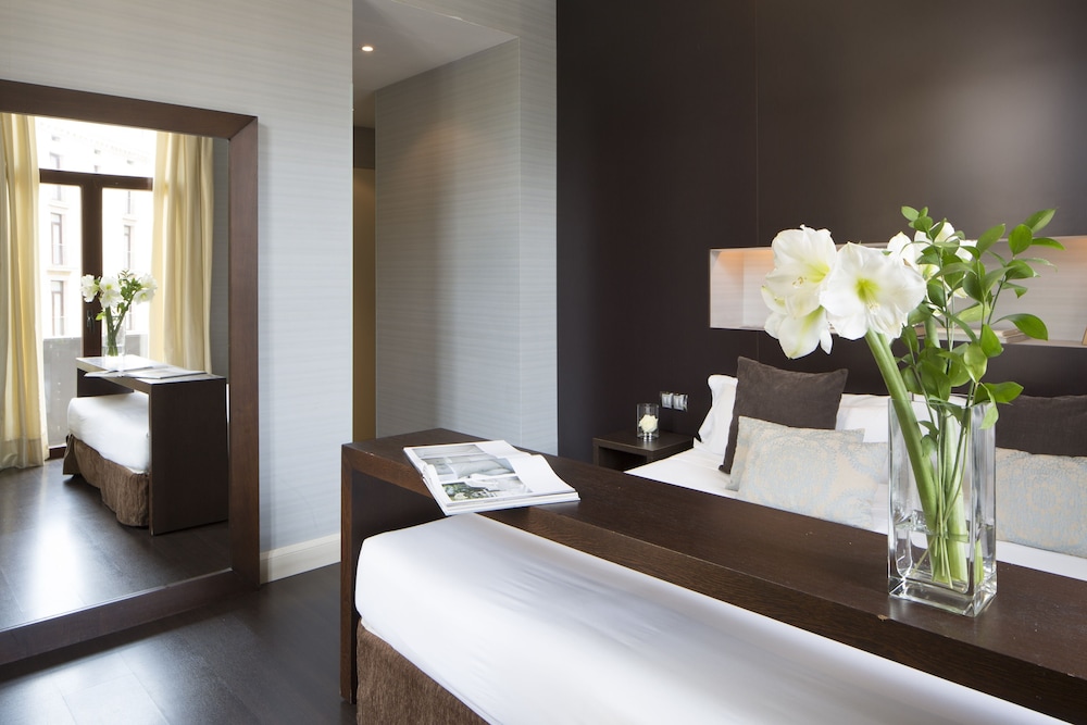 Comfort cool Ramblas views twin room (1 or 2 pax) photo 2