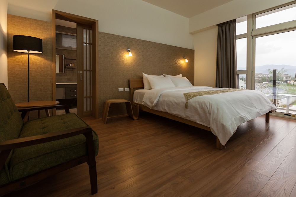 Deluxe Double Room (R202) photo 1