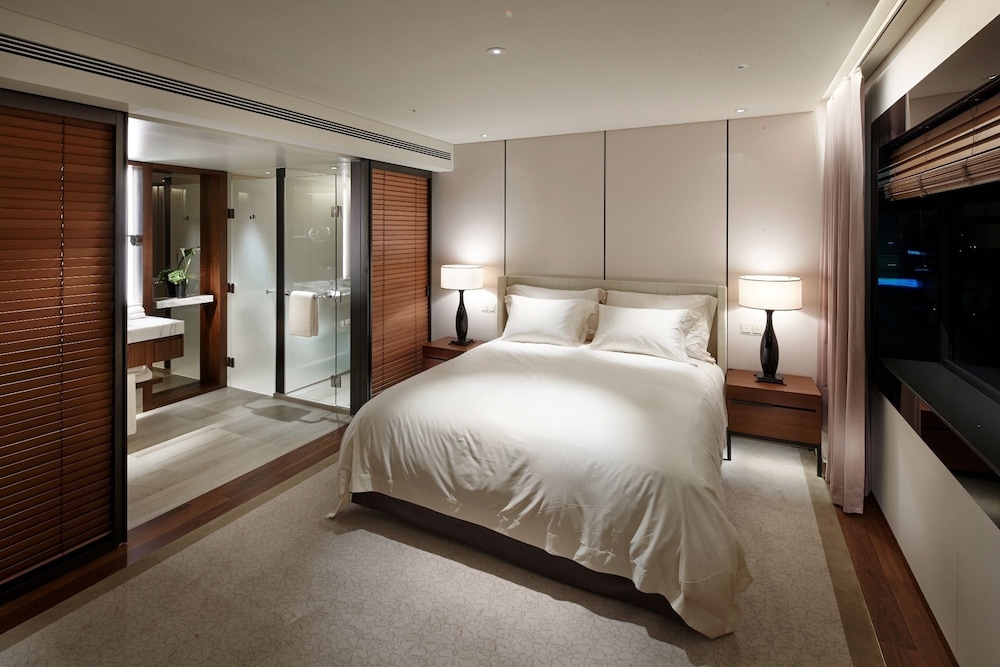 Moonlight Deluxe Double Room with One Double Bed, 2 Adults Occupancy and Pool Access (Non Smoking)