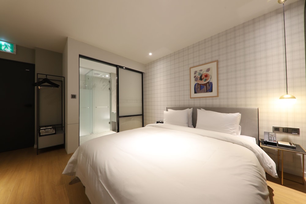 Suite - Photo 2
