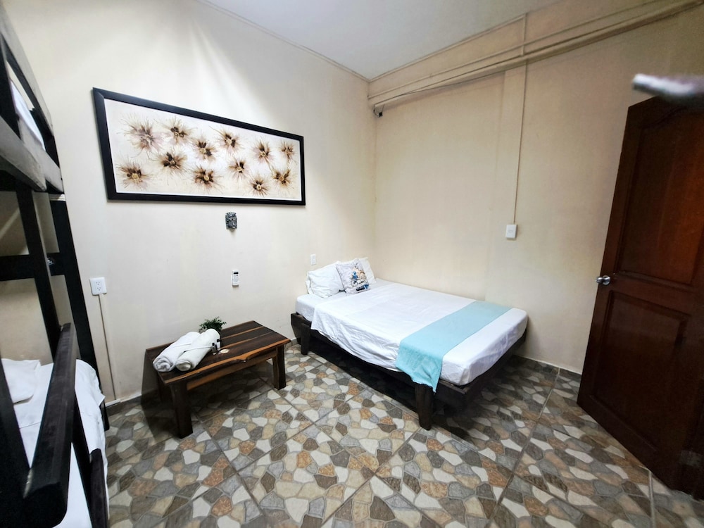 Economy Quadruple Room, Non Smoking, Shared Bathroom photo 1