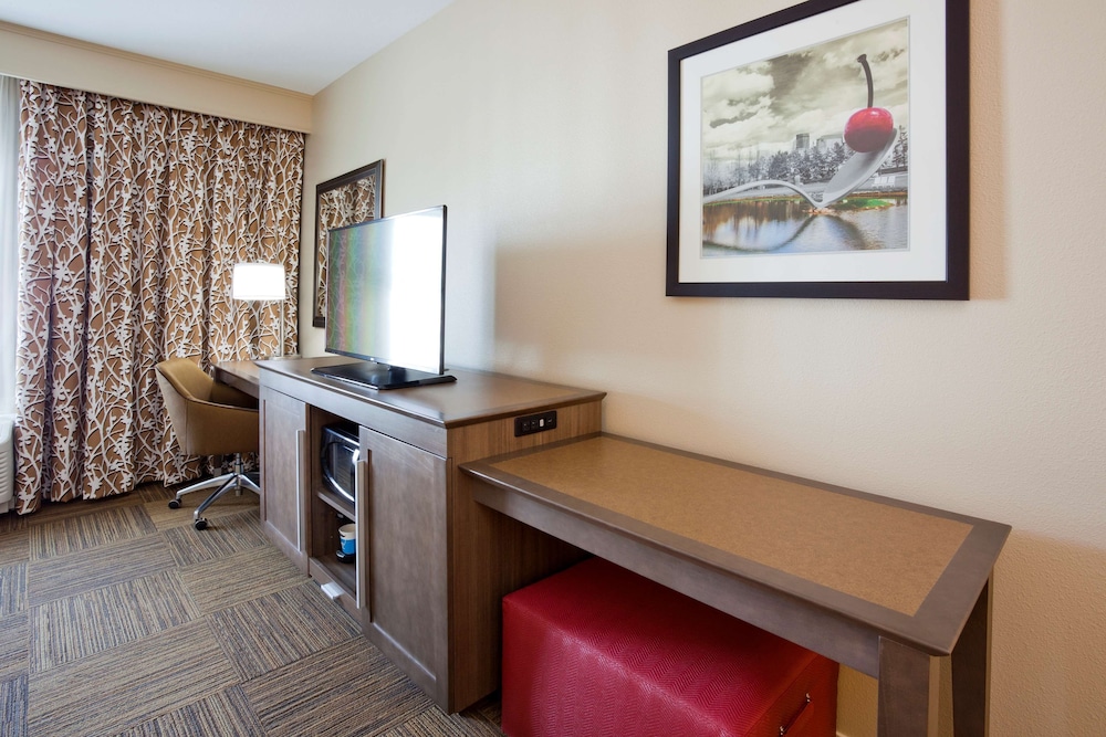 Room, 2 Queen Beds, Accessible, Non Smoking (Roll-in Shower) photo 2