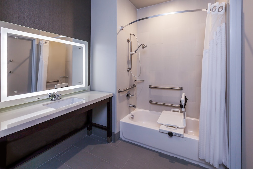 Suite, 2 Queen Beds, Accessible (Communication, Accessible Tub) photo 2