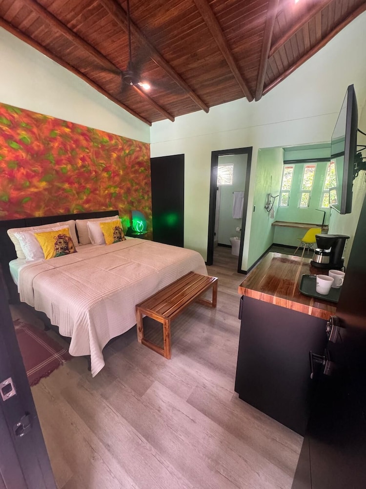Deluxe Studio Suite photo 3