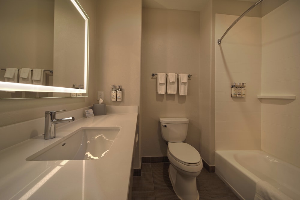 Suite, Multiple Beds - Photo 11