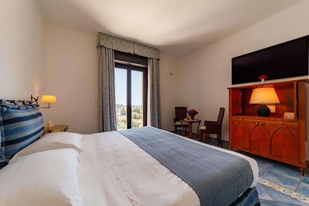 Deluxe Room - Photo 3